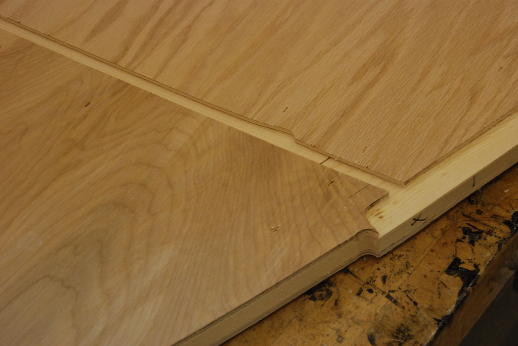 Rabbet edge with beginning for notch for the galley spar. Rabbet edge with beginning for notch for the galley spar.